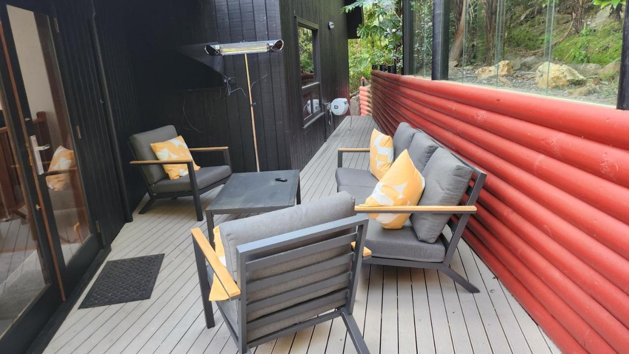 The Black Chalet Whitianga Exterior foto